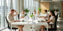 Sommerhitze im Büro: Warum effektive Kühlung und flexible Arbeitszeiten entscheidend sind
